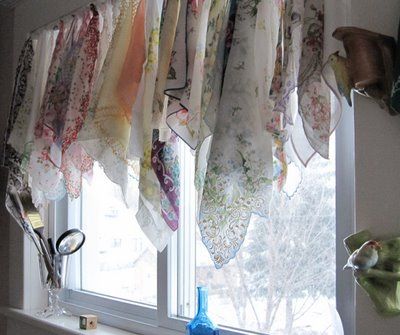 Home Again-Vintage Treasures: Repurposed Handkerchief Curtain Diy Kitchen Curtains, Handkerchief Ideas, Scarf Curtains, Vintage Handkerchiefs Crafts, Handkerchief Crafts, No Sew Curtains, Vintage Hankies, Vintage Handkerchief, Curtain Valance