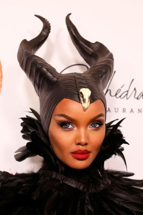 Maleficent Makeup Black Women, Malificiant Make Up, Makeup Looks To Recreate, Evil Queen Makeup, Easy Halloween Makeup Looks, Easy Halloween Makeup Ideas, Looks To Recreate, Maleficent Makeup, White Eye Pencil