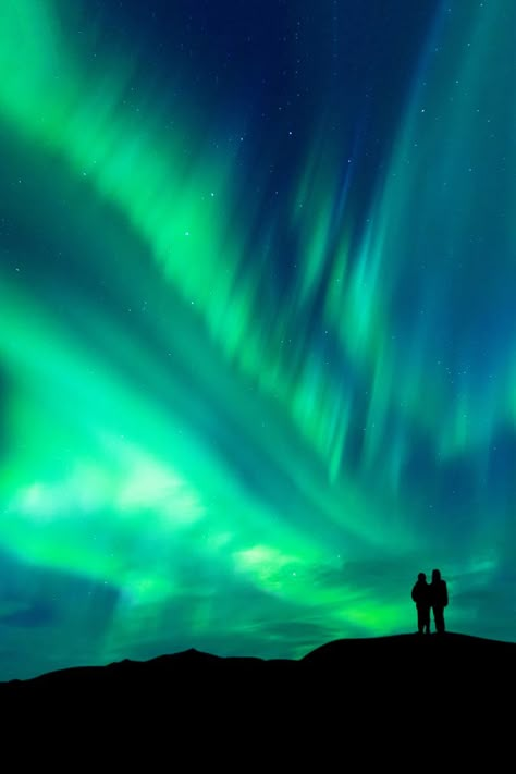 Watching Northern Lights, Couple Watching Northern Lights, Couple Aurora Borealis, Aurora Northern Lights, Northern Lights Pictures, Couple Northern Lights, North Lights, Northen Light, Aroura Borealis