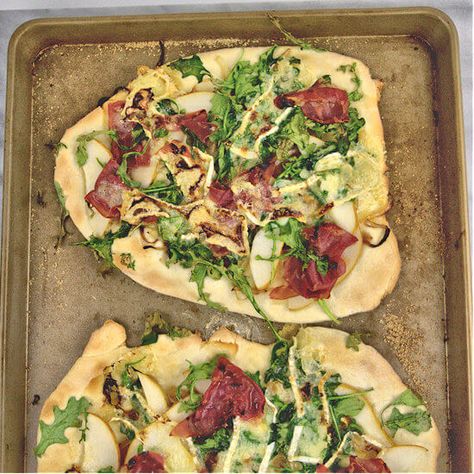 Pizza With Honey, Brie And Prosciutto, Brie Pizza, Pear Prosciutto, Pear Brie, Honey Pizza, Honey Drizzle, Prosciutto Pizza, Pear Recipes