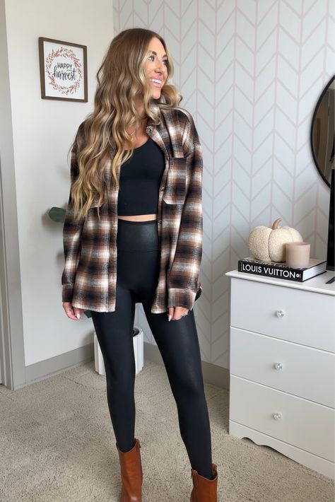 Leather Leggings Flannel Outfit, Flannel Leggings Outfit Fall, Casual Date Night Outfit Leggings, Outfits With Leather Leggings Going Out, Leggings Night Outfit, Fall Leather Leggings Outfit, Faux Leggings Outfit Night, Pleather Legging Outfits Dressy, Leather Leggings Fall Outfit