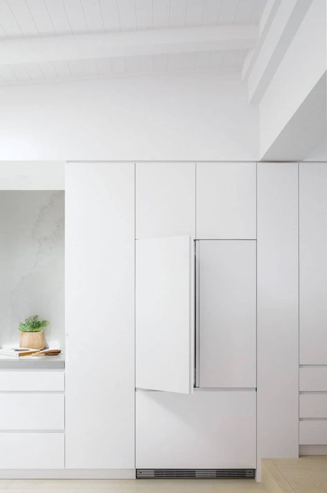 Three Birds Renovations and Fisher & Paykel | homestyle Dulux Lexicon, Caesarstone Calacatta Nuvo, Kitchen With Appliances, Greece House, Townhouse Ideas, White Fridges, Calacatta Nuvo, Alpine House, Three Birds Renovations