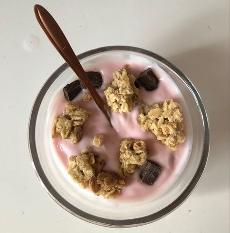 Pink Yogurt, Food Wallpaper, Healthy Food Motivation, Snacks Recipes, Food Inspo, Food Obsession, Pretty Food, Sweet Snacks, I Love Food