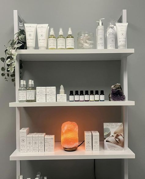 Clean Esthetician Room, Esthetician Cart Set Up, Esthetician Retail Display, Esthetician Back Bar, Esthetician Table, Esthetician Room Aesthetic, Esthetician Aesthetic Room, Spa Shelves, Esthetician Room Setup