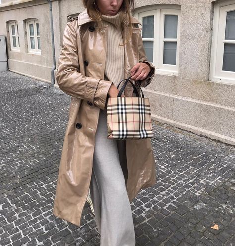 Burberry Bag Outfit, Sofia Coelho, Purse Outfit, Burberry Purse, Outfit Dinner, Bag Outfit, Digital Closet, Winter Outfit, Burberry Bag