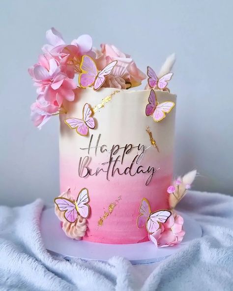 Another butterfly cake, this time in pink… | Instagram Butterfly Theme Cake Simple, Butterfly Themed Birthday Cake, Pink Theme Cake, Butterfly Cake Design, Butterfly Cake Ideas, Pink Butterfly Cake, Butterfly Baby Shower Cake, Butterfly Theme Cake, Fancy Birthday Cakes