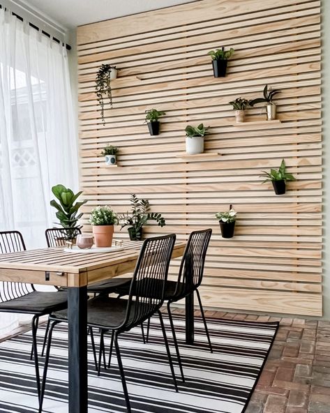 Outdoor Panel Wall, Outdoor Accent Wall, Slatted Walls, Slat Wall Ideas, Plant Wall Diy, Living Wall Indoor, Slat Walls, Indoor Plant Wall, Wood Slat Wall