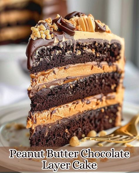 Chocolate Layer Cake Recipe, Gooey Cake, Chocolate Peanut Butter Cake, Layer Cake Recipes, Vegan Christmas Recipes, Ice Cream Ingredients, Peanut Butter Cake, Chocolate Layer Cake, Peanut Butter Frosting