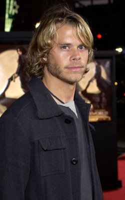 Eric Christian Olsen at event of Underworld Underworld 2003, Renée Felice Smith, Eric Olsen, Marty Deeks, Eric Christian Olsen, Chris O’donnell, American Series, Los Angles, Patagonia Better Sweater