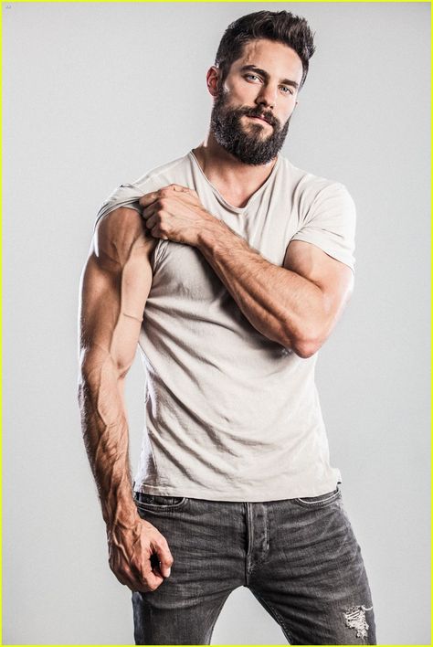 Long Haired Men, Brant Daugherty, 남성 근육, Man With A Beard, Francisco Lachowski, Beard Styles For Men, Men's Muscle, Muscular Men, Beard Styles