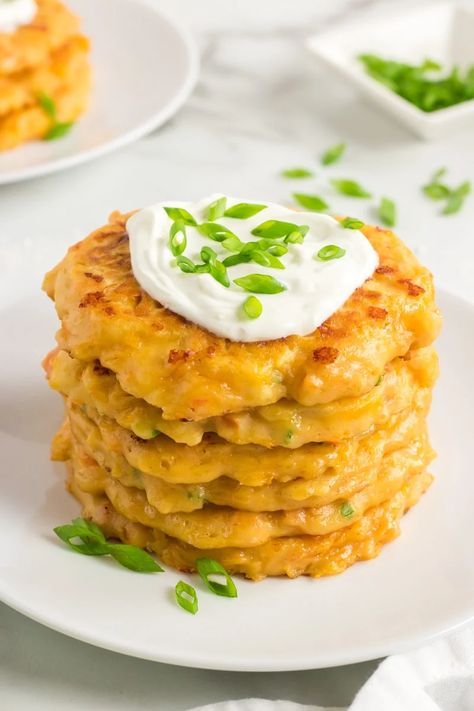 savory pancakes Savory Pancakes Recipe, Gluten Free Savory, Savoury Pancake Recipe, Low Calorie Pancakes, Vegetarian Entree, Best Keto Breakfast, Vegan Breakfast Easy, Savory Pancakes, Vegetarian Entrees