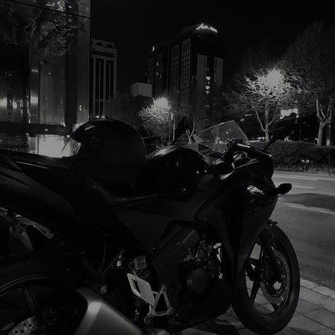 𝐉𝐚𝐝𝐞 𝐌𝐨𝐫𝐞𝐭𝐭𝐢 Ocean View high schools biggest nerd. Bullied… #action #Action #amreading #books #wattpad Empire Series, Bike Aesthetic, Motorcycle Aesthetic, Biker Aesthetic, Biker Boys, Pretty Bike, Biker Love, Black Bike, Night Vibes