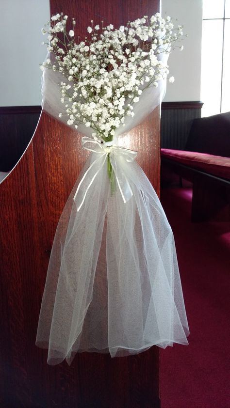 Wedding pew marker with tulle and baby's breath Cheap Pew Decorations Wedding, Boutineer Placement On Shirt, Tulle Pew Decorations, Tulle Wedding Decorations Outdoor, Wedding Pews Decorations, Chapel Pew Wedding Decorations, Pew Markers For Wedding Church, Tulle Decorations Wedding, Pew Markers For Wedding