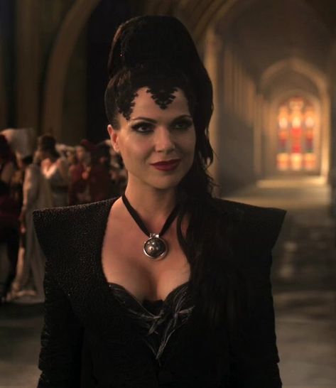 The Evil Queen Pilot; “I shall destroy your happiness if it is the last thing I do!” Regina Ouat, Tattoos Outdoors, Celebrities Tattoos, Women Characters, Queen Outfits, Evil Queens, The Evil Queen, Female Villains, Once Up A Time