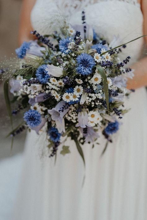 How to grow & arrange your own wedding flowers, according to Sarah Raven Grow Your Own Wedding Flowers, Flowers September, Colorful Bridal Bouquet, Blue Flowers Bouquet, Flowers To Grow, Floristry Design, September Flowers, Bridal Bouquet Blue, Peony Bouquet Wedding