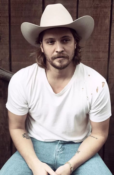 Yellowstone’s Luke Grimes Was 'Terrified' to Give Music a Try — Here's What Pushed Him to Do It (Exclusive) Yellowstone Outfits, Old Man Pictures, Yellowstone Series, Luke Grimes, Best Country Singers, Bra Image, New Photo Download, Cowboy Outfits, Country Fashion