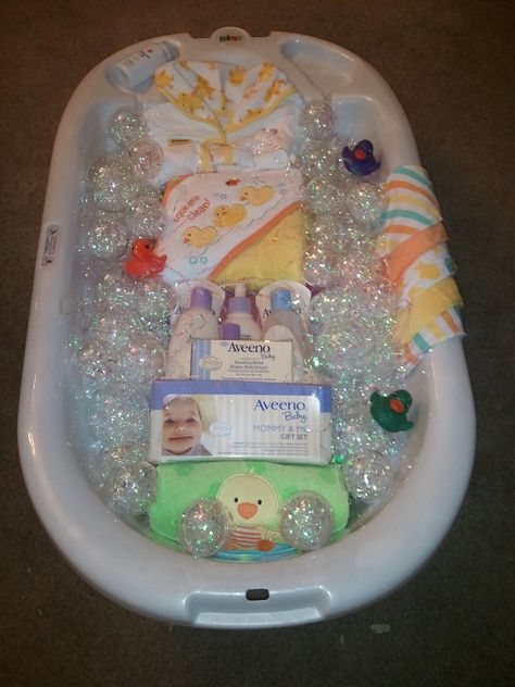 Bath time gift basket for baby shower. Diy Baby Shower Gift Basket, Shower Gift Basket Ideas, Diy Baby Shower Gift, Baby Bath Gift, Bath Gift Basket, Baby Shower Baskets, Baby Shower Gift Basket, Diy Baby Shower Gifts, Baby Bath Tub