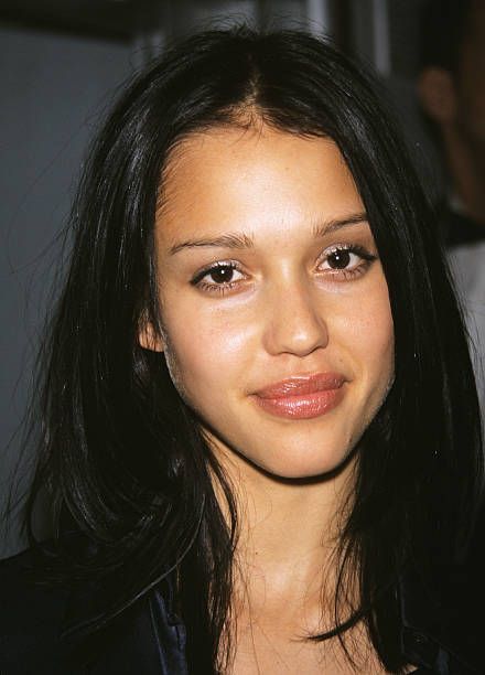 Young Jessica Alba, Jessica Alba Casual, Warm Brown Hair, Jessica Alba, Girl Crushes, Glam Makeup, Pretty Woman, Pretty People, Muse