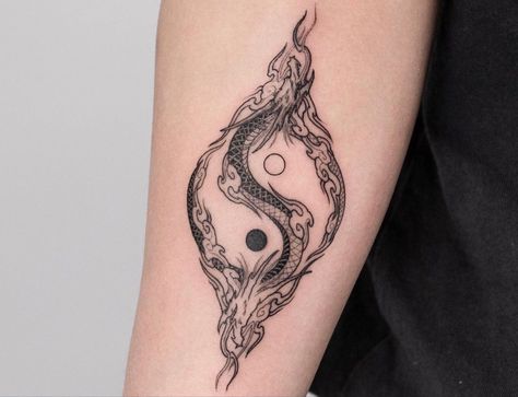 Yin Yang Sleeve Tattoo, Yin And Yang Dragon Tattoo, Cool Yin Yang Tattoos, Ying Yang Tattoo Dragon, Chinese Mythology Tattoo, Yin Yang Tattoo Men, Ying Yang Tattoo For Men, Chinese Tattoo Men, Yin Yang Dragon Tattoo