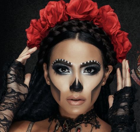 Candy Skull Halloween Costume, Dia De Muertos Makeup For Women, Black And White Sugar Skull Makeup, Catrina Makeup Simple, Day Of The Dead Hairstyles, Simple Day Of The Dead Makeup, Day Of The Dead Make Up, Easy Catrina Makeup, Simple Catrina Makeup