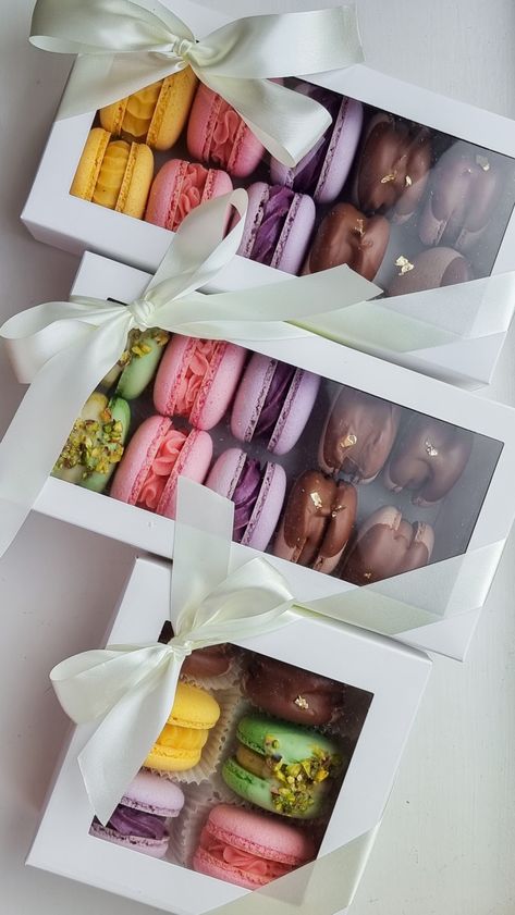 Macaroons Gift Packaging, Macarons Gift Packaging, Macaroons Box Gift, How To Store Macarons, Macaron Packaging Ideas, Mothers Day Macarons, Macarons Packaging, Macaron Gift Boxes, Macaroon Packaging