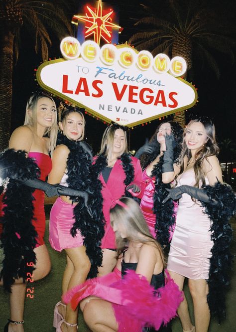 Las Vegas Theme Formal Dress, Las Vegas Formal Outfit, Vegas Themed Outfit Ideas, Vegas Theme Party Outfit Ideas, Vegas Theme Costume Ideas, Night In Vegas Prom Theme Dress, Vegas Birthday Dress, Vegas Theme Dress, Casino Theme Dress Ideas