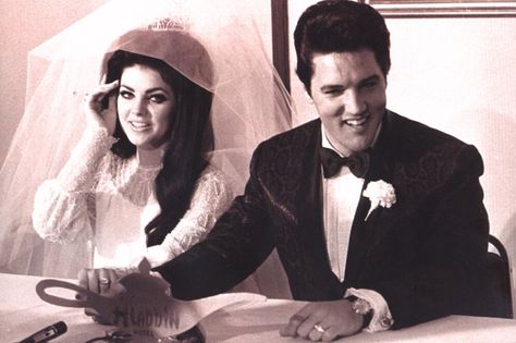 Elvis and Priscilla's Wedding May 1, 1967 ~ vintage everyday Priscilla Presley Wedding, Freddy Rodriguez, Elvis Wedding, Elvis Presley Priscilla, Elvis Presley Family, Edward Weston, Elvis And Priscilla, Ellen Von Unwerth, Black And White Photos