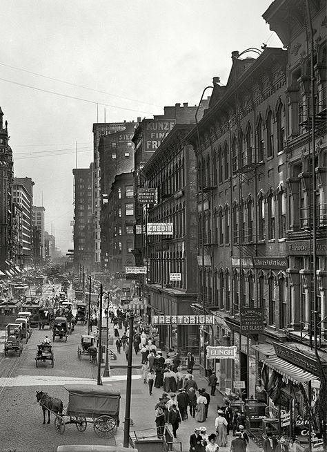 Moose tracks — librar-y: Chicago, 1907. State Street south from... Moose Tracks, Chicago Vintage, Chicago Pictures, Chicago School, Chi Town, Chicago History, Chicago Travel, Chicago Photos, Big Shoulders