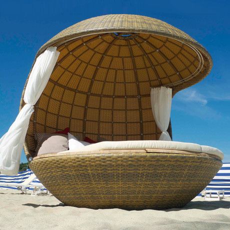 Cocoon Beach Bed....YES!!! Beach Daybed, Sun Beds, Modern Tree House, Chill Out, Pool Lounge Chairs, Beach Furniture, Beach Bedding, Luxury Tents, Outdoor Daybed