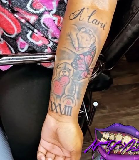 Daughter Tattoos For Mom Black Women, Tattoo Ideas Female Mother Daughter, Baby Girl Tattoo Ideas For Mom, Tattoos For My Daughter, Tattoos For Your Son, Tattoo Ideas For Kids Names, Tattoo For Daughter, Mom Baby Tattoo