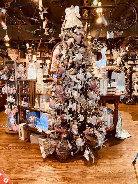 Cracker Barrel Christmas Tree, Cracker Barrel Aesthetic, Christmas Beauty, Cracker Barrel, Lanterns, Christmas Tree, Festival, Holiday Decor, Christmas