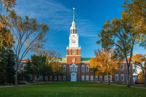 Dartmouth University, Loyola University Chicago, Dartmouth College, Chicago University, Beautiful Library, College Library, Georgetown University, College Aesthetic, Student Services