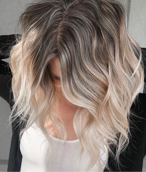 Blonde Hair Root Tap, Blonde Painting, Root Smudge Blonde, Root Tap, Root Blonde, Blonde Hair Tips, Root Melt, Root Smudge, Blonde Hair With Roots