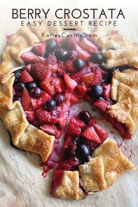 Berry Crostata, Berry Galette Recipe, Brunch Pastries, Crostata Recipe, Store Bought Pie Crust, Berry Dessert, Semi Homemade, Berry Pie, Recipes Sweet