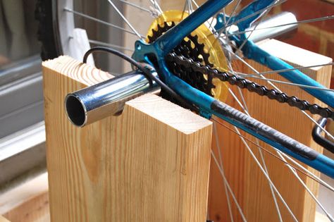 Diy Stationary Bike, Bike Stands, Diy Stationary, Diy Home Gym, Diy Gym, Diy Workout, Gym Diet, Bike Stand, Garage Gym