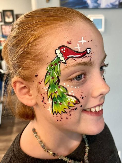 Christmas Face Painting Easy Cheek Art, Christmas Tree Face Paint, Christmas Face Painting For Kids, Santa Face Paint, Elf Face Paint, Grinch Face Paint, Grinch Faces, Face Painting Flowers, Christmas Face Painting