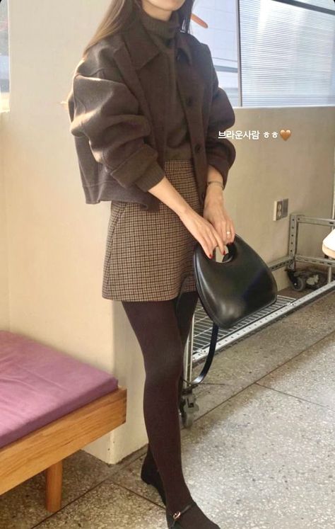 Retro Feminine Outfits, Library Chic, Autumn Woman, Dark Academia Outfits, Dark Academia Outfit, Academia Outfits, Academia Style, Perfect Dark, Dark Academia Fashion