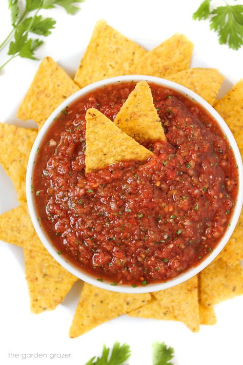 Salsa Easy, Garden Grazer, Blender Salsa, Easy Salsa Recipe, Restaurant Style Salsa, Homemade Meatloaf, Homemade Salsa Recipe, Mild Salsa, Easy Salsa