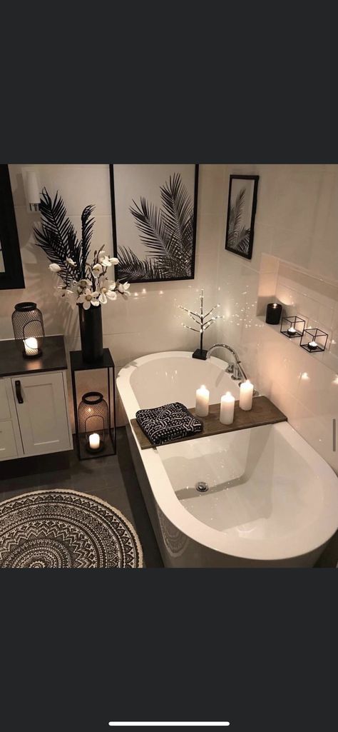 Cream And Black Bathroom, Black And Cream Bathroom, Black Bathrooms, Cream Bathroom, Bathroom Themes, Black Bathroom, Black And Cream, Bedroom Styles, Corner Bathtub