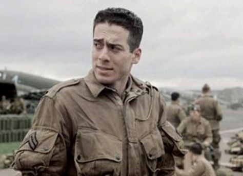 Kirk Acevedo as Staff Sergeant Joseph Toye. Died in 1995. Band Of Brothers Characters, Kirk Acevedo, We Happy Few, Damian Lewis, Staff Sergeant, Band Of Brothers, Tom Hanks, Livingston, Man Humor