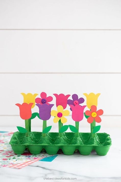 Egg Carton Garden, Egg Box Craft, Garden Crafts For Kids, Recycled Crafts Kids, Rustic Backyard, Egg Carton Crafts, Garden Art Crafts, Easter Crafts Diy, Egg Carton