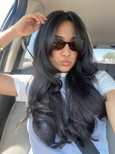 Layers With Curtain Bangs Black Hair, Long Layers On Black Hair, Long Black Hair Side Part, Style Layers Hair, Dark Hair Layers, Black Hair Mid Length, Long Black Hair With Layers, Layered Hair Black, Dark Hair Styles