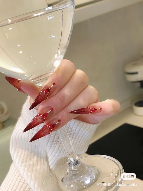 Red Nails Ideas 2024, Dragon Nails, Asian Nails, Goth Nails, Grunge Nails, Stiletto Nails Designs, Pretty Gel Nails, Acrylic Nails Coffin Pink, Glass Nails