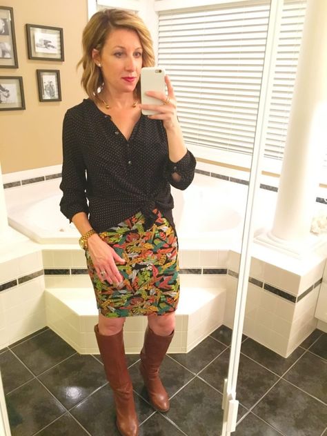 Work Skirt Outfit, Lula Outfits, 80s Fashion Party, Cassie Skirt, Lularoe Cassie, Lularoe Carly, Lularoe Styling, Lula Roe Outfits, Skirt Outfit