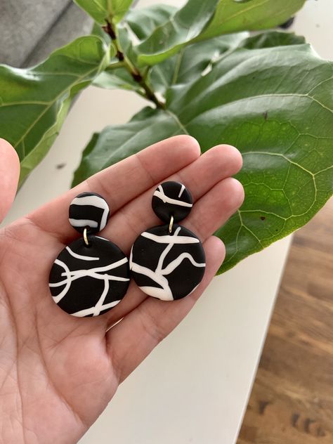 Black And White Earrings Diy, Polymer Clay Black And White, Clay Earrings Black And White, Yellow Clay Earrings, Simple Earing, Black Clay Earrings, Black And White Polymer Clay, Clay Earrings Black, Handmade Jewelry Business