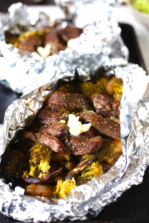 Steak And Potato Foil Pack, Potato Foil Packets, Foil Packet Potatoes, Foil Pack Dinners, Foil Packet Dinners, Foil Dinners, Foil Pack Meals, Steak Potatoes, Oxtail Recipes