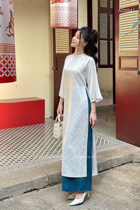 Vietnam Dress Fashion, Vietnam Tailor, Raya Outfit, Lebaran Outfit, Dress Lebaran, Stitch Dress, Silk Kurti Designs, Vietnam Dress, Stylish Kurtis Design