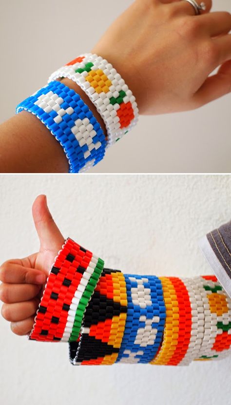 Perler Bead Bracelet, Bead Bracelet Tutorial, Hama Mini, Bracelet Beading, Beading For Kids, Diy Beaded Bracelets, Astuces Diy, Beaded Bracelets Tutorial, Diy Perler Beads