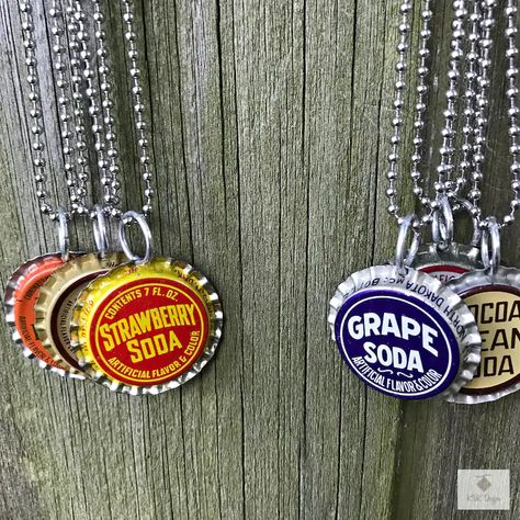 Pop Cap Necklace, Bottlecaps Crafts, Bottle Cap Diy, Bottlecap Crafts, Plastic Bottle Cap Crafts, Vintage Soda Bottles, Soda Tab, Bottle Cap Jewelry, Vintage Jewelry Diy