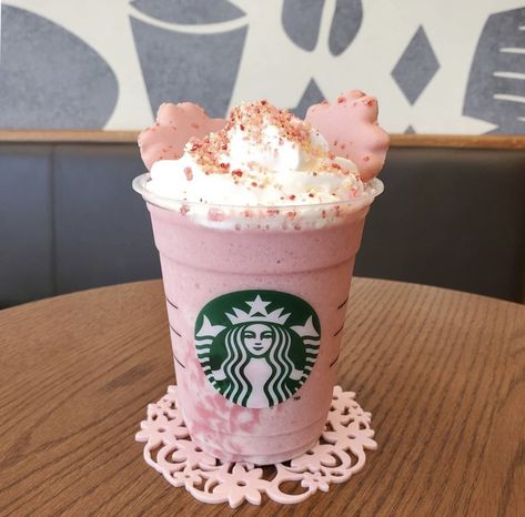 Starbucks Valentines Drinks, Starbucks Photography, Pink Milkshake, Valentine Drinks, Secret Starbucks Recipes, Drinks Aesthetic, Fruit Platter Designs, Secret Starbucks Drinks, Starbucks Secret Menu Drinks